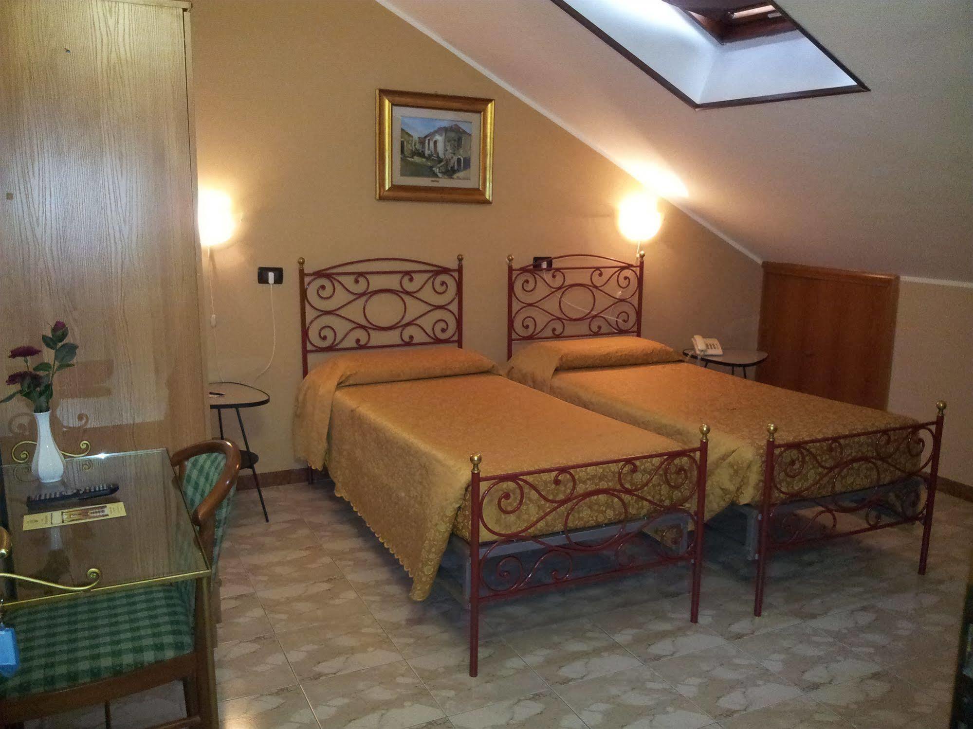 Hotel Imperial Торино Екстериор снимка