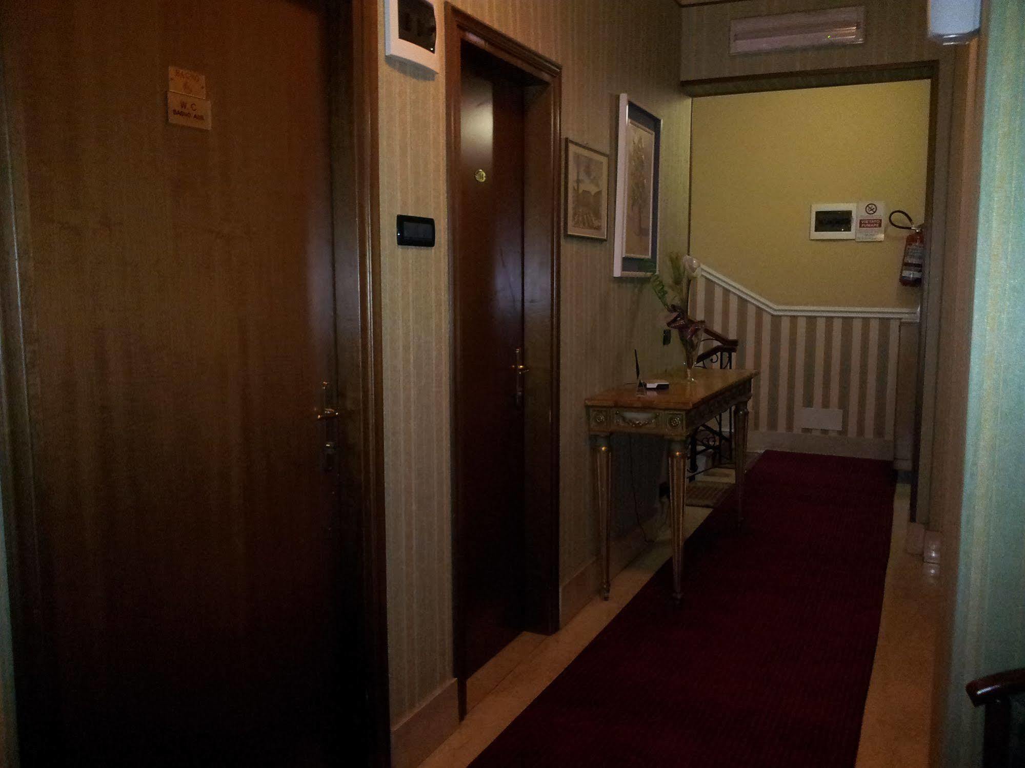 Hotel Imperial Торино Екстериор снимка