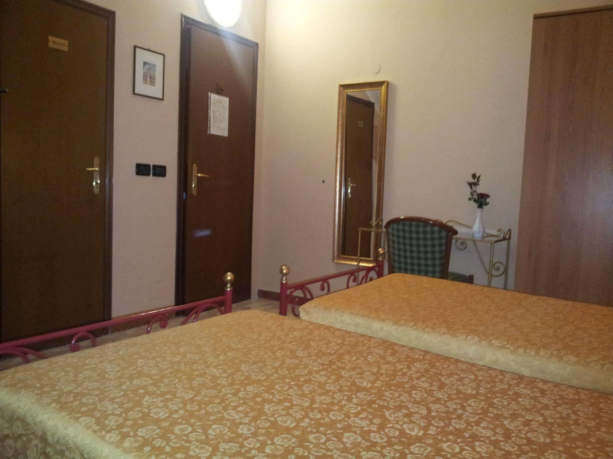 Hotel Imperial Торино Екстериор снимка